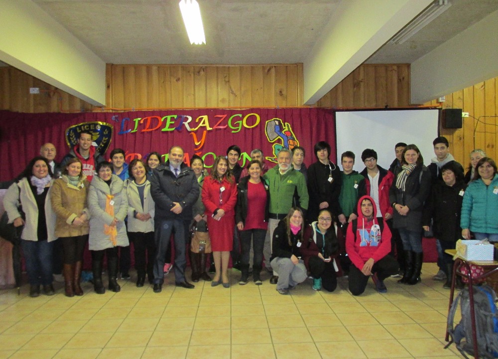 Destacado montañista nacional Claudio Lucero dictó charlas a comunidad de Liceo de Paillaco 