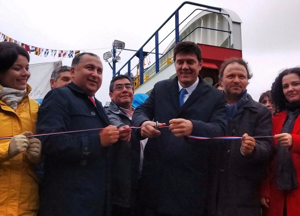Senador De Urresti: "Se cumple el compromiso de la segunda barcaza para Corral"