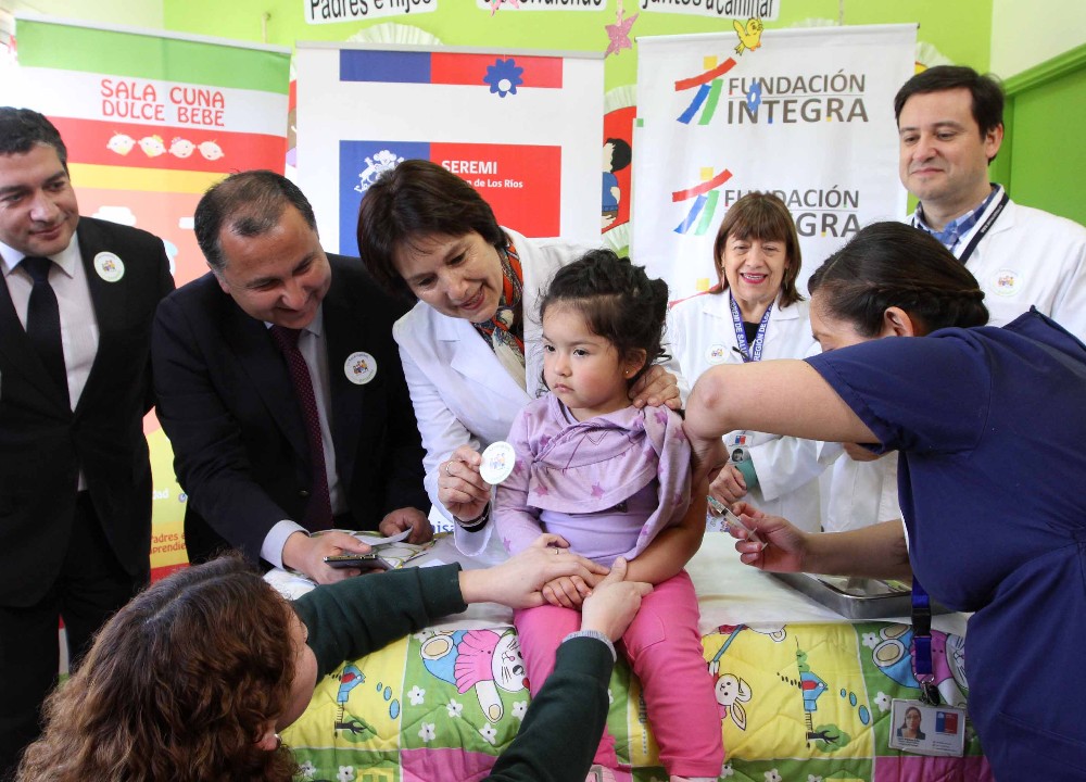 Ministra Castillo encabezó inicio de vacunación contra el Sarampión en Valdivia