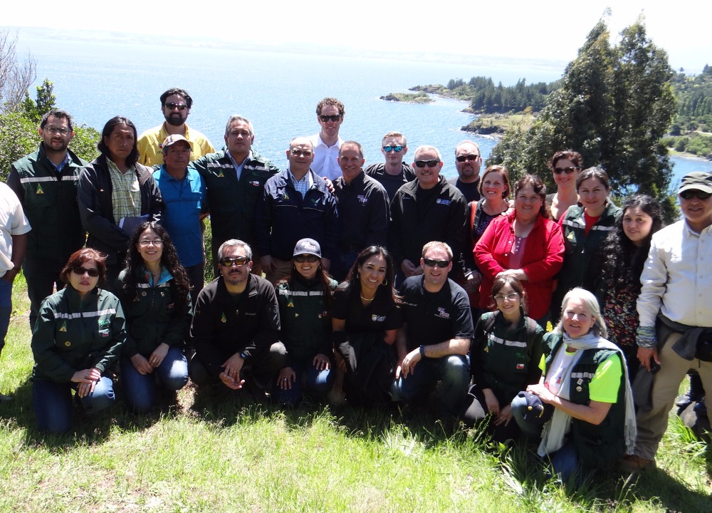 Delegación de Estados Unidos conoció proyecto de prevención de incendios en Isla Huapi